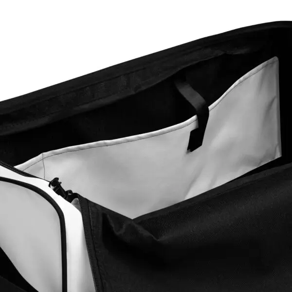 Duffle bag with a Jesus my King logo - Image 4